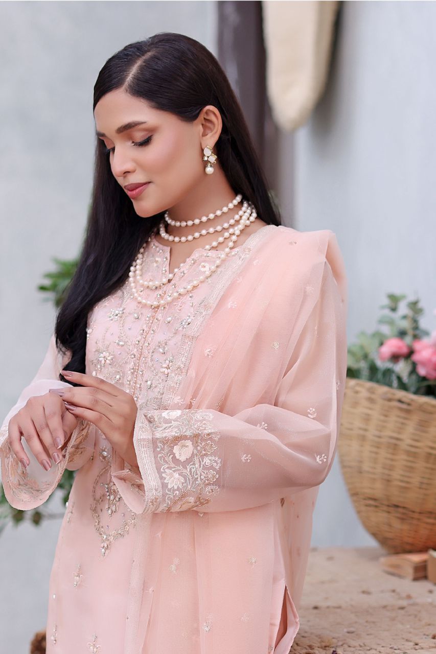 Zoha By Silver Tulip | Shesha Silk