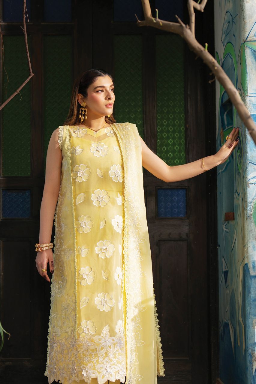 Satrangi By Mahnur | Lawn'26