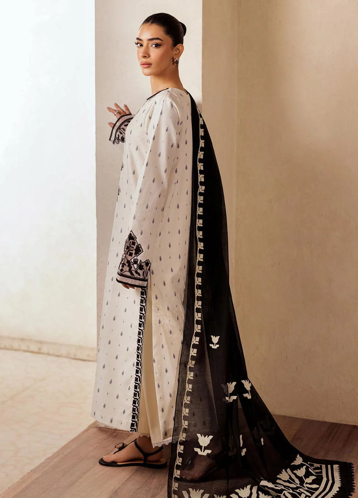 Amari | Rajbari luxury Lawn | 3-PC