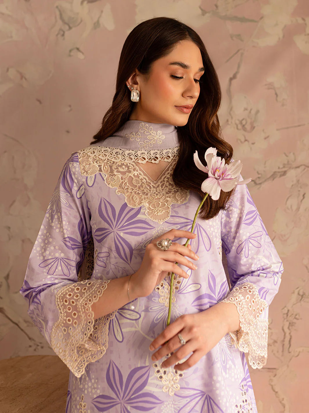 Leila | Mahnur Luxury Lawn | 3PC