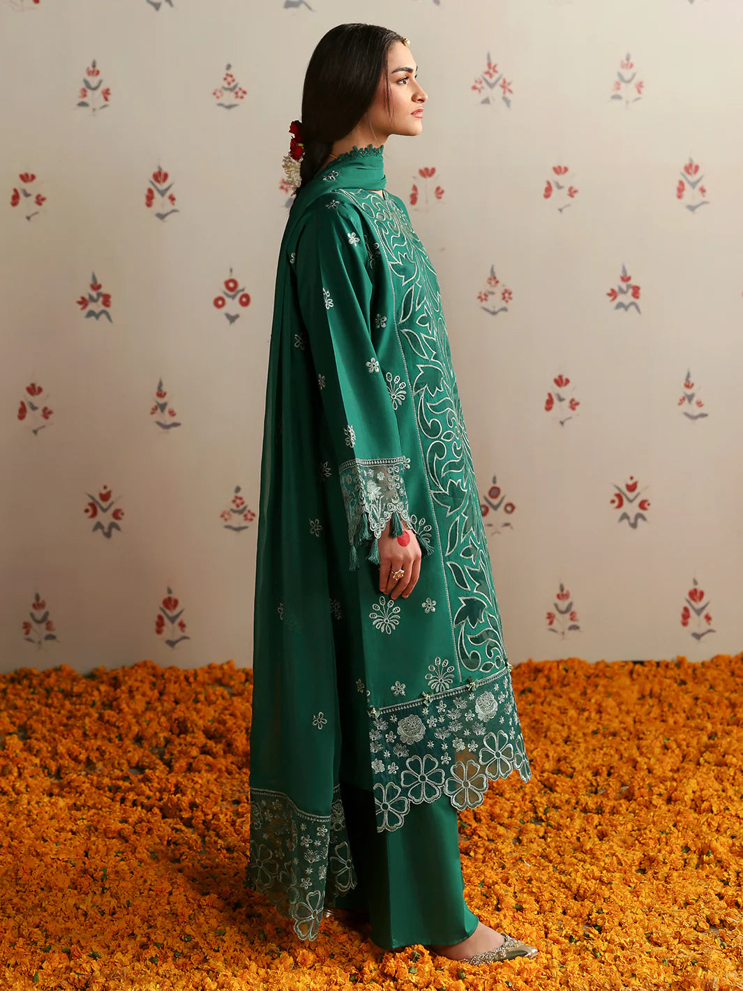 Angan | Mahnur Luxury Embroidered Lawn | 3PC