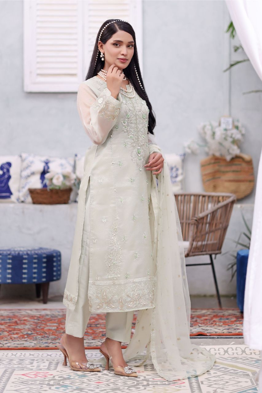 Zoha By Silver Tulip | Shesha Silk