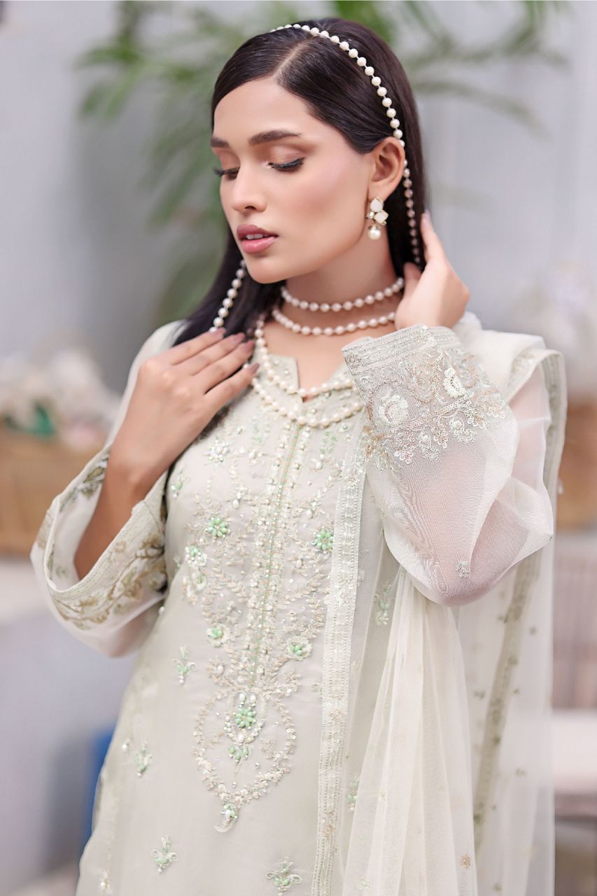 Zoha By Silver Tulip | Shesha Silk