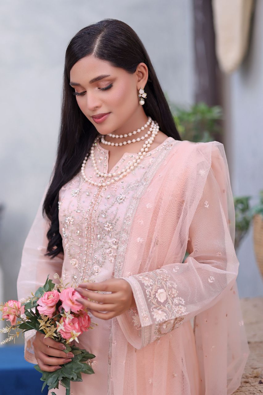 Zoha By Silver Tulip | Shesha Silk