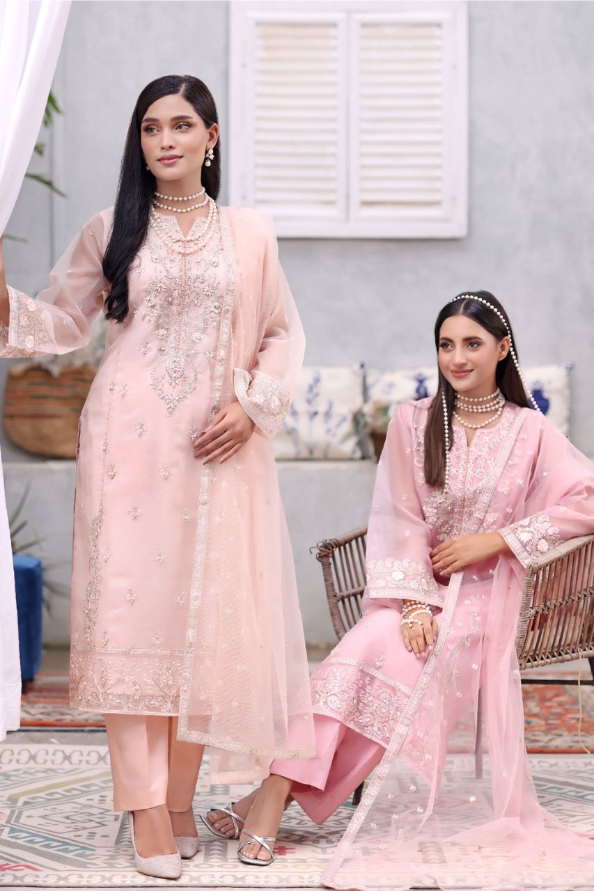 Zoha By Silver Tulip | Shesha Silk