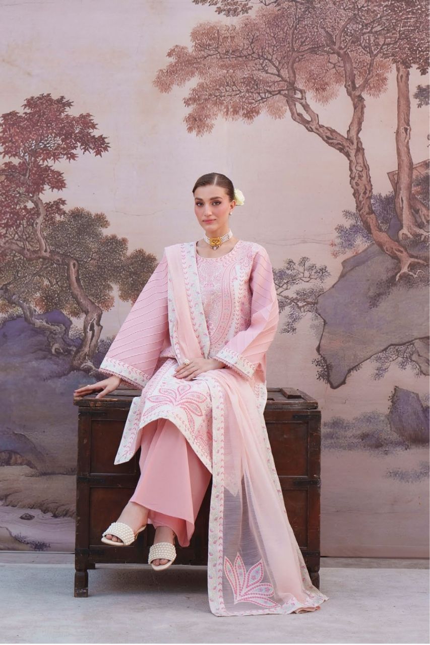 Nilofer By Mahnur | Lawn'26