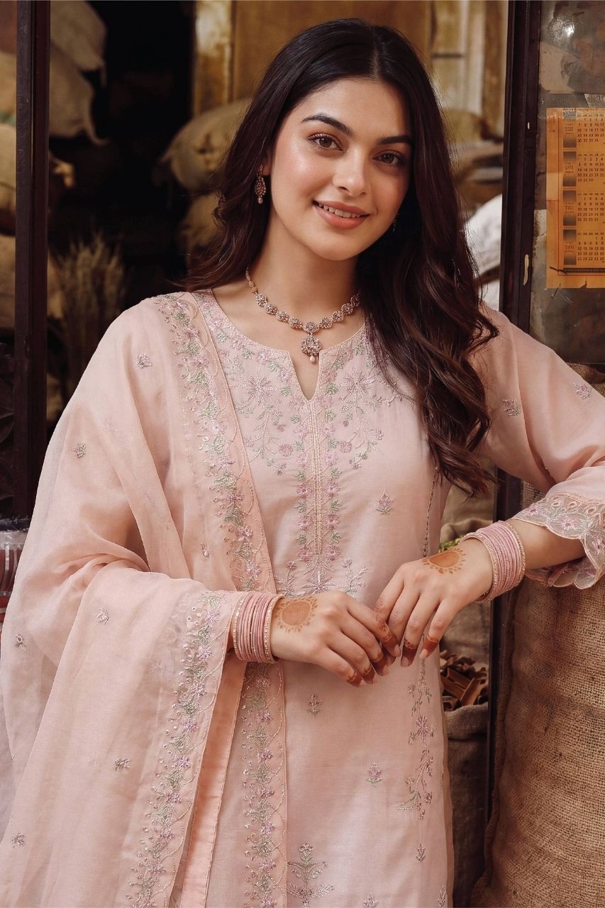 Fatima Bano By Dastak | Lawn'26