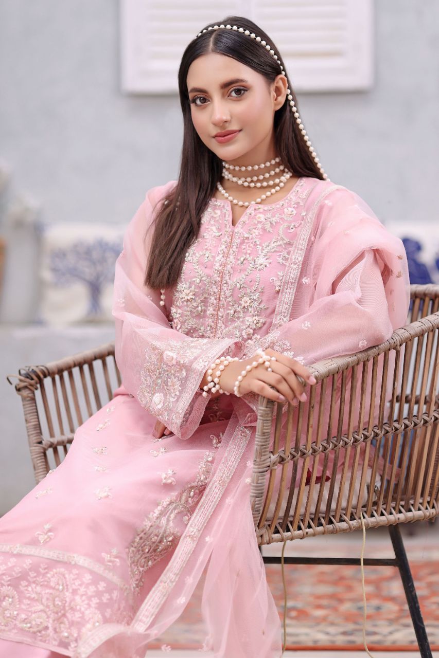 Zoha By Silver Tulip | Shesha Silk