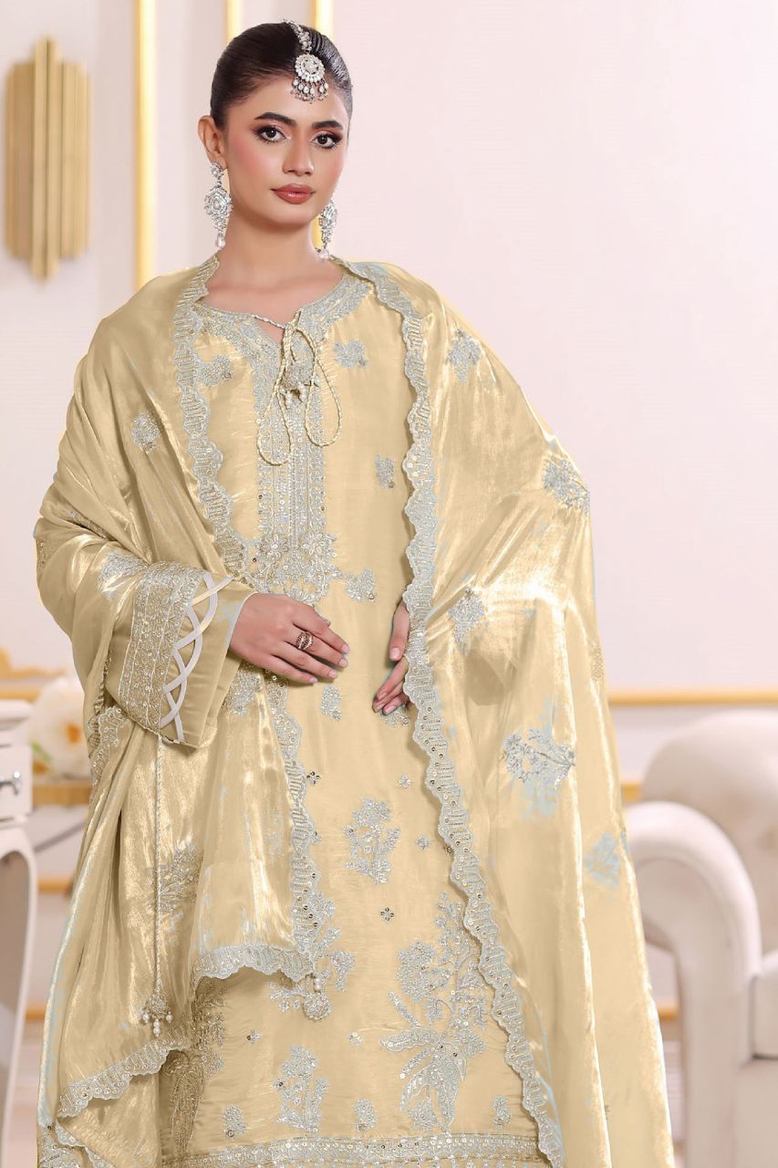 Fatima Bano | Dressline | Singhar Sheesha Silk