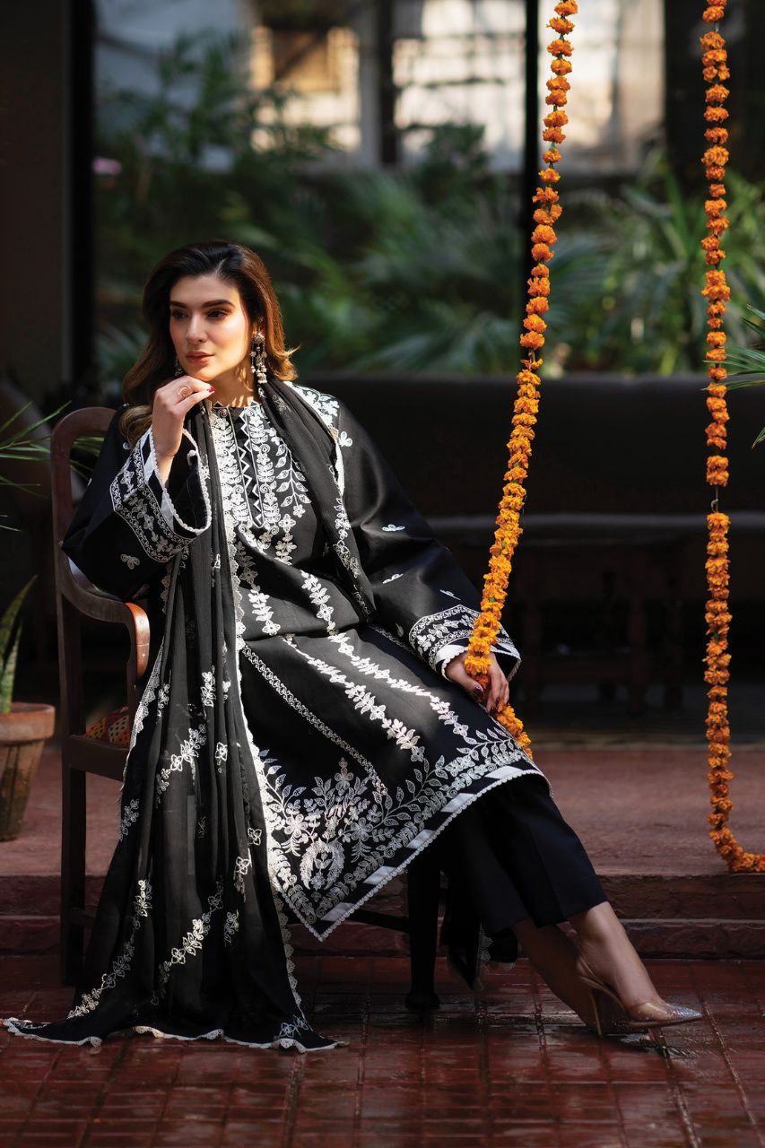 Satrangi By Mahnur | Lawn'26