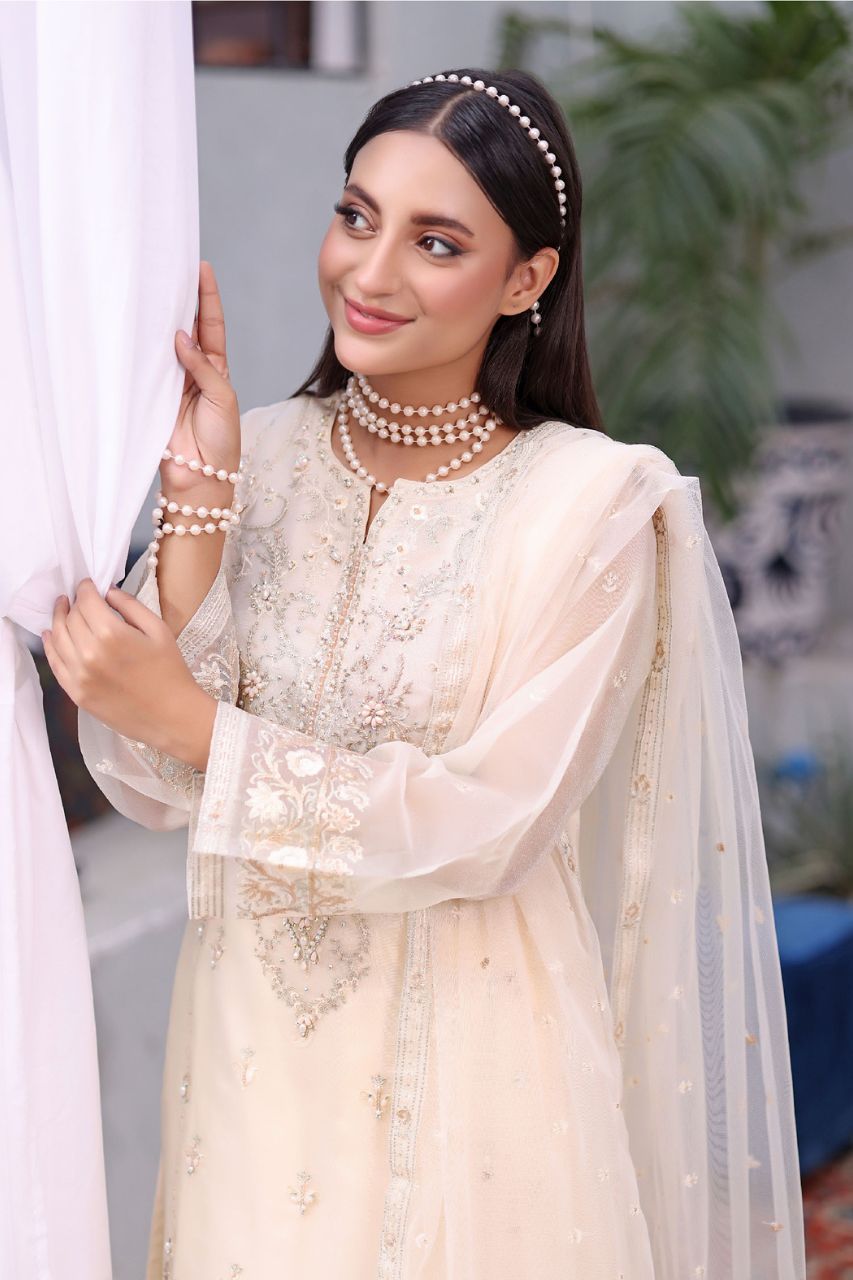 Zoha By Silver Tulip | Shesha Silk